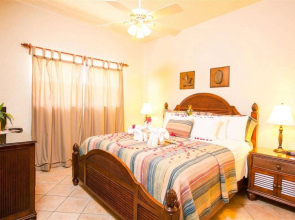 Clarion Suites Roatan at Pineapple Villas