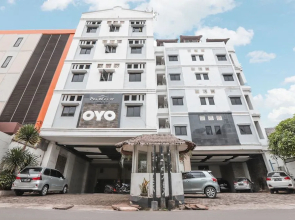OYO 467 Penthouse Hotel