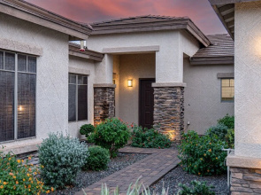 Desert Queen 4 Bedroom Home by RedAwning