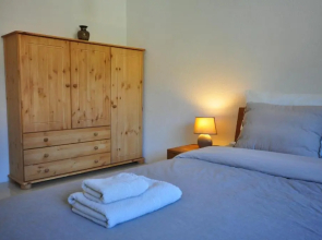 Family Frame Apartment