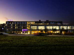 YOTEL Geneva Lake
