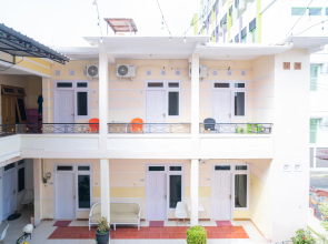 RedDoorz Syariah @ Aura Homestay