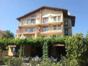 Omiros Family Hotel