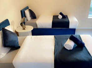 Impeccable 1-bed, Sleeps 2, Free Parking