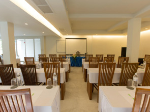 Sugar Palm Grand Hillside