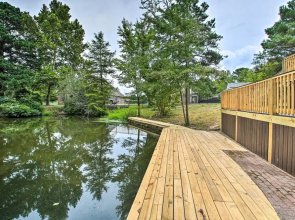 2-tier Deck & Boat Parking: Lake Hamilton Home