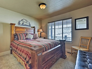 Cabin w/ Beach Access, Sport Court, Hot Tub & View
