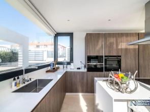 Extravagant 5-BDRM Villa - HEATED POOL & GYM