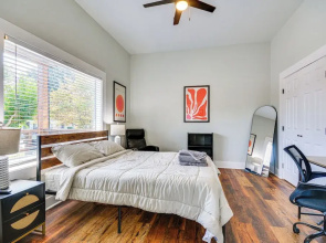 College Hub 1 Mi to Dtwn: Greensboro Group Escape