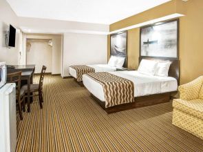 Red Maple Inn And Suites