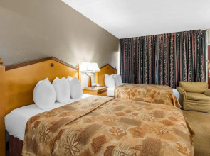 Econo Lodge Inn & Suites