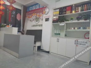 Yueyang Sankeshu Youth Hostel