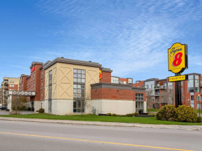 Super 8 by Wyndham Lachenaie/Terrebonne