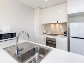 Exquisite Apartment With BBQ and Pool, Near Shops