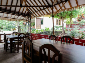 Rock Garden Homestay & Resto