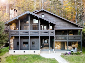 Outland Chalet & Suites Great Smoky Mountains