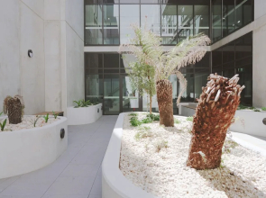 Modern apt in heart of the city