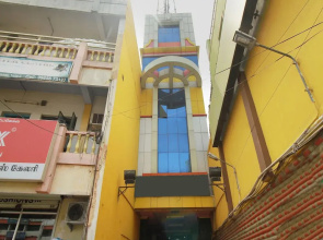 OYO 9113 IBRAS Residency