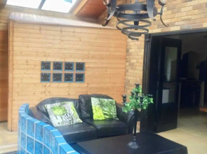 4 Bed House with Swimming pool and Sauna