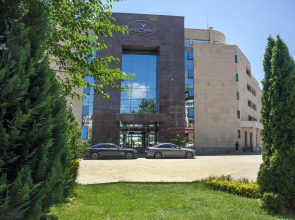 Jeravi Hotel