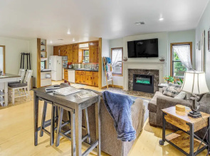 Tulsa Cottage w/ Hot Tub: 4 Mi to Downtown