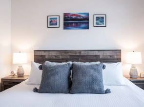 RevelStoked Getaway by Revelstoke Vacation