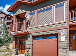 Bear's Paw Chalet - Amazing Location & Ski In/out