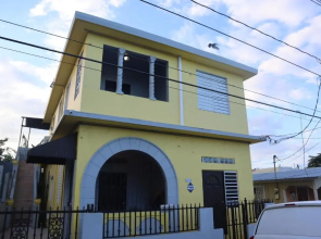 Del Valle Central Casa near Trendy Calle Loiza- one bedroom with queen