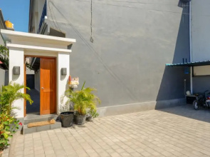 RedDoorz near Mertasari Beach