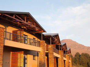 Premier Hotel Sani Pass