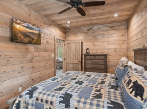 Stepping Stone 4 Bedroom Cabin by RedAwning