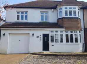Lovely 5-bed House in Maidstone