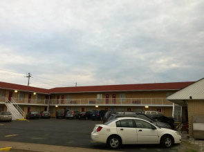 Scottish Inn & Suites Falls Way