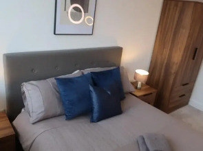Cosy Apartment in Old Trafford With Parking Space