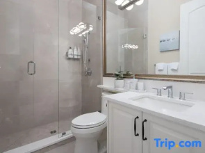 Vancouver Stay ----- Modern Richmond Home  Next to YVR Airport--Brand New & Stylish