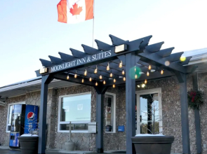 Moonlight Inn and Suites