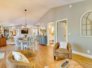 Fire Pit & Grill: Riverfront Home in Arkansas!
