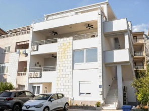 Nice Apartment in Makarska With Wifi and 3 Bedrooms