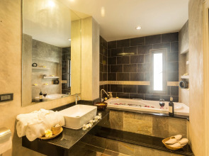 Tanawan Phuket Hotel