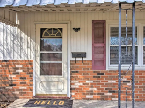 Peaceful Cottage ~ 8 Mi to Downtown Toledo!