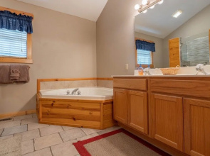 Ozarks Oasis 4 Bedroom Cabin by RedAwning
