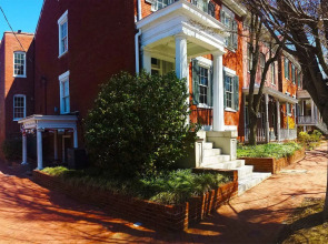 Inn At Patrick Henry's