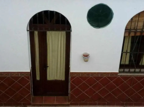 Casa con jacuzzi, sauna, bodeguita rociera y chimenea, de lujo
