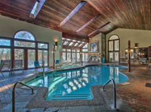 Ski Condo w/ Pool, Close to Story Land & Attitash!