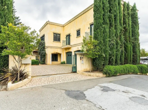 Cypress House & Studio, Walk To Healdsburg Plaza 3 Bedroom Home by RedAwning