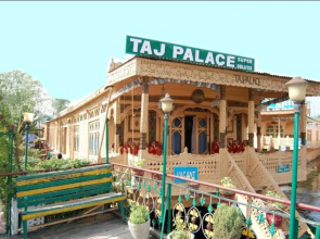 House Boat Taj Palace 2