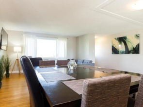 Spacious 6Bed 2bath Bungalow near WEM, w free parking & WiFi!