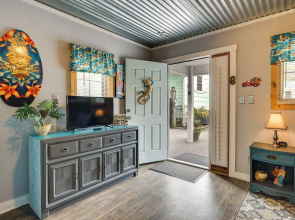 1 Mi to Ocean Isle Beach! Studio w/ Outdoor Oasis