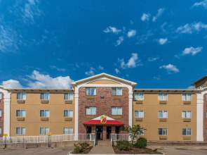 Super 8 by Wyndham Denton