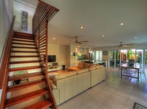 Deja Vu Palm Cove Private Heated Pool